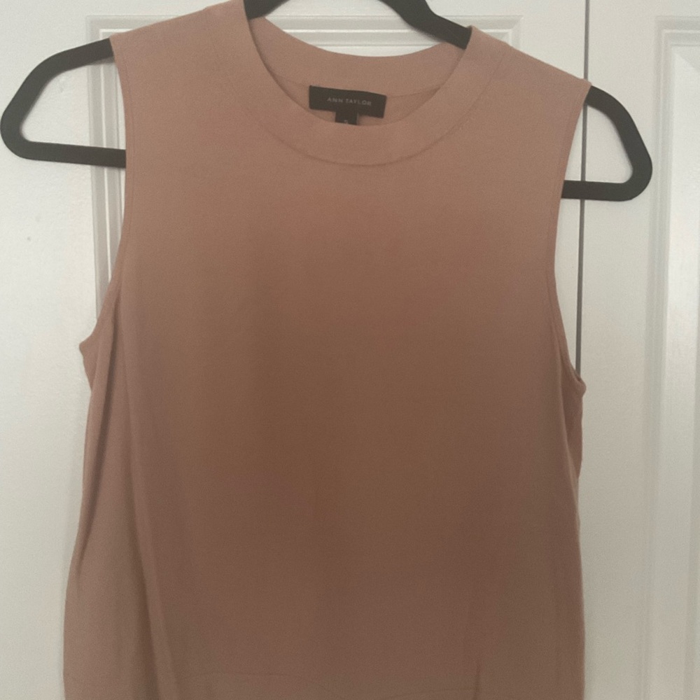 Ann Taylor beautiful creamy light salmon/pink top